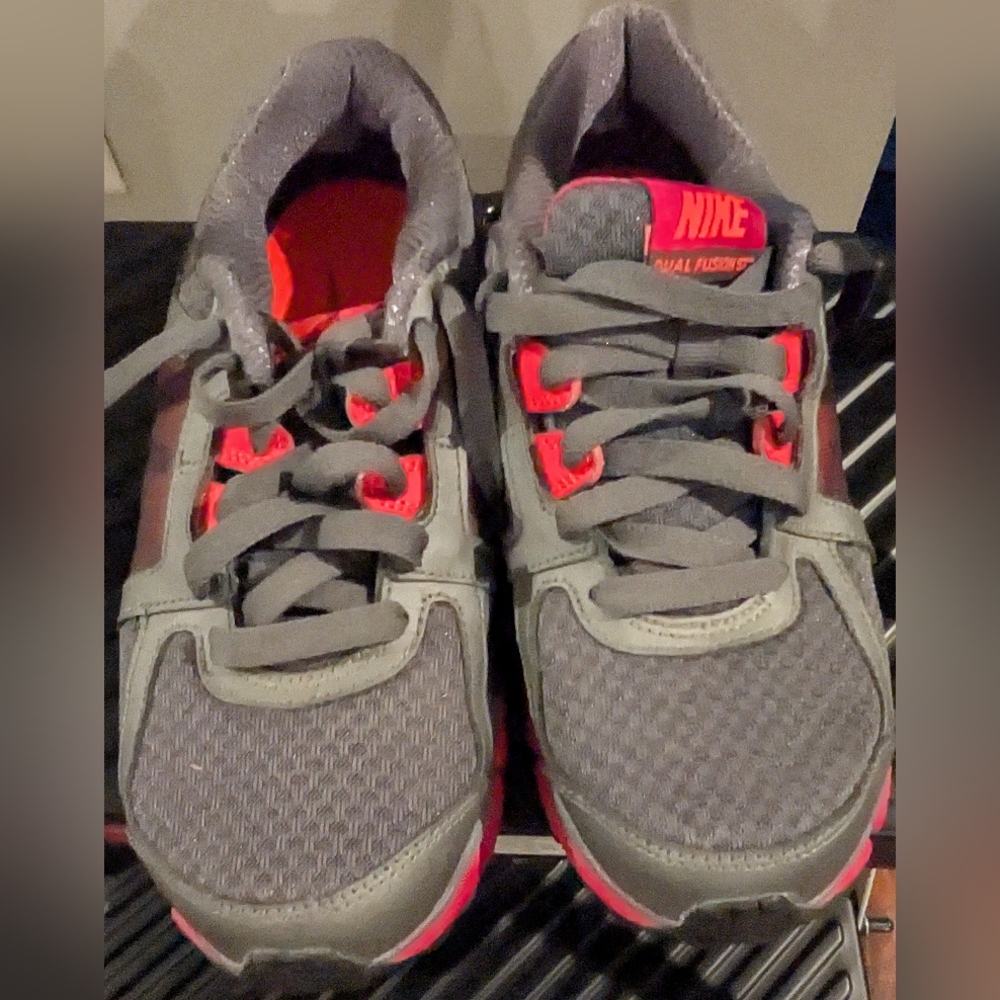 Nike Kids Dual Fusion Gray with Pink Accents Sneakers